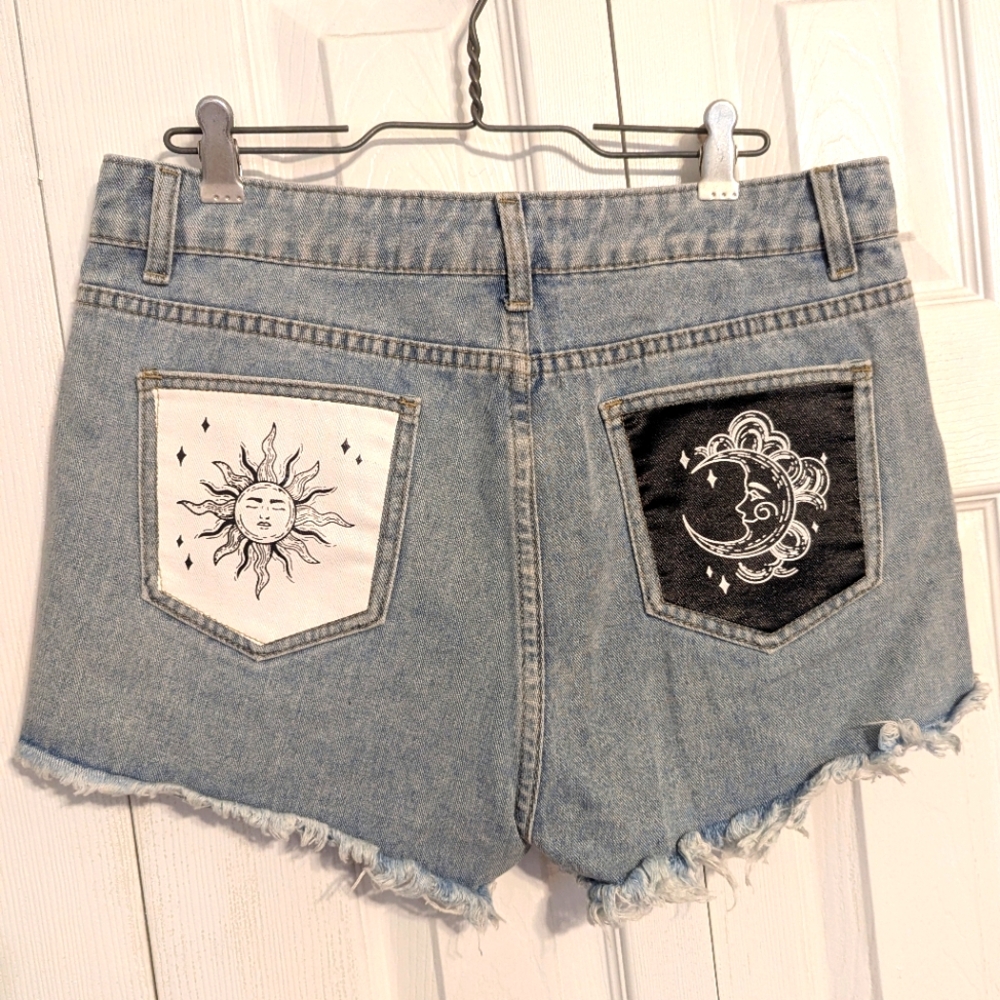 NWOT SHEIN Woman's Denim Shorts with Sun and Moon Design Size L (8-10)
